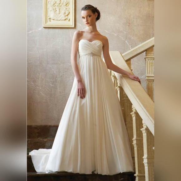 Jasmine Dresses & Skirts - New Jasmine Bridal collection Strapless Dress, F274, Size 4, Street Size 2